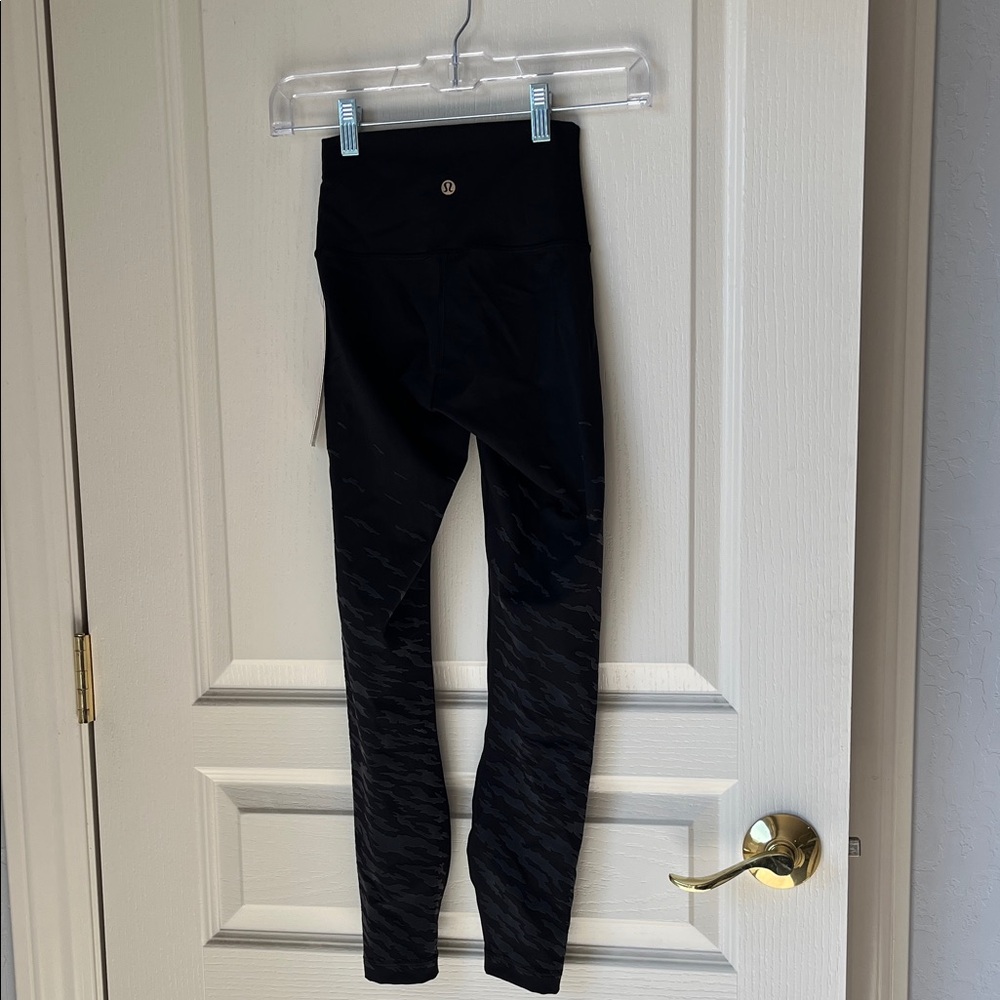 NWT LULULEMON LUNAR NEW YEAR WUNDER UNDER HIGH RISE LEGGING TIGHT - Picture 3 of 6